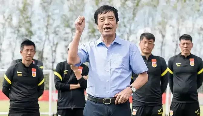 李铁怼记者全过程,李铁新闻发布会怼领队