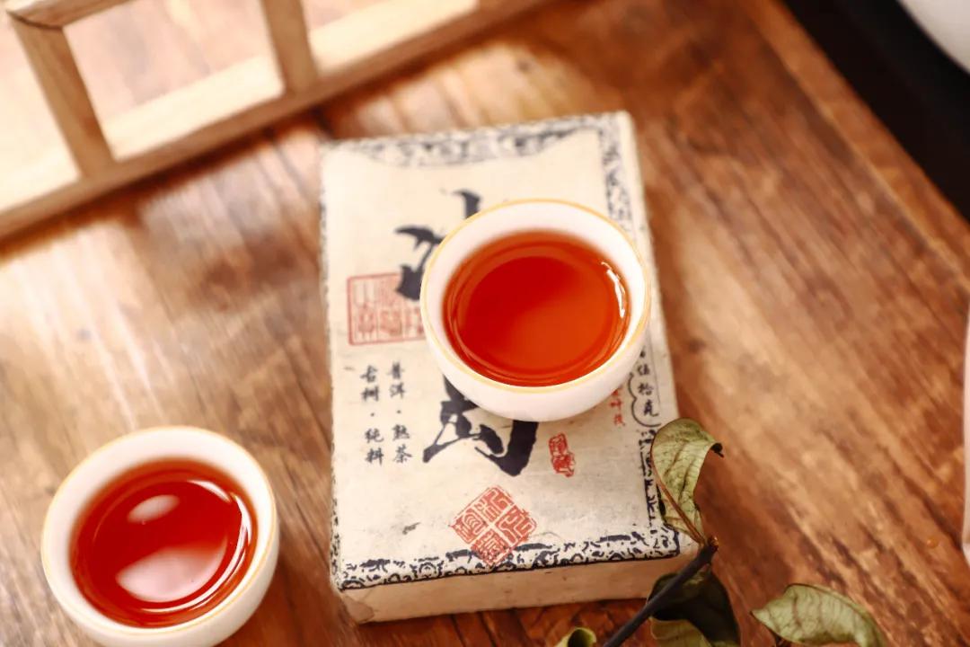 好茶测评|岁月雕刻的冰岛熟砖，喝它简单又舒适