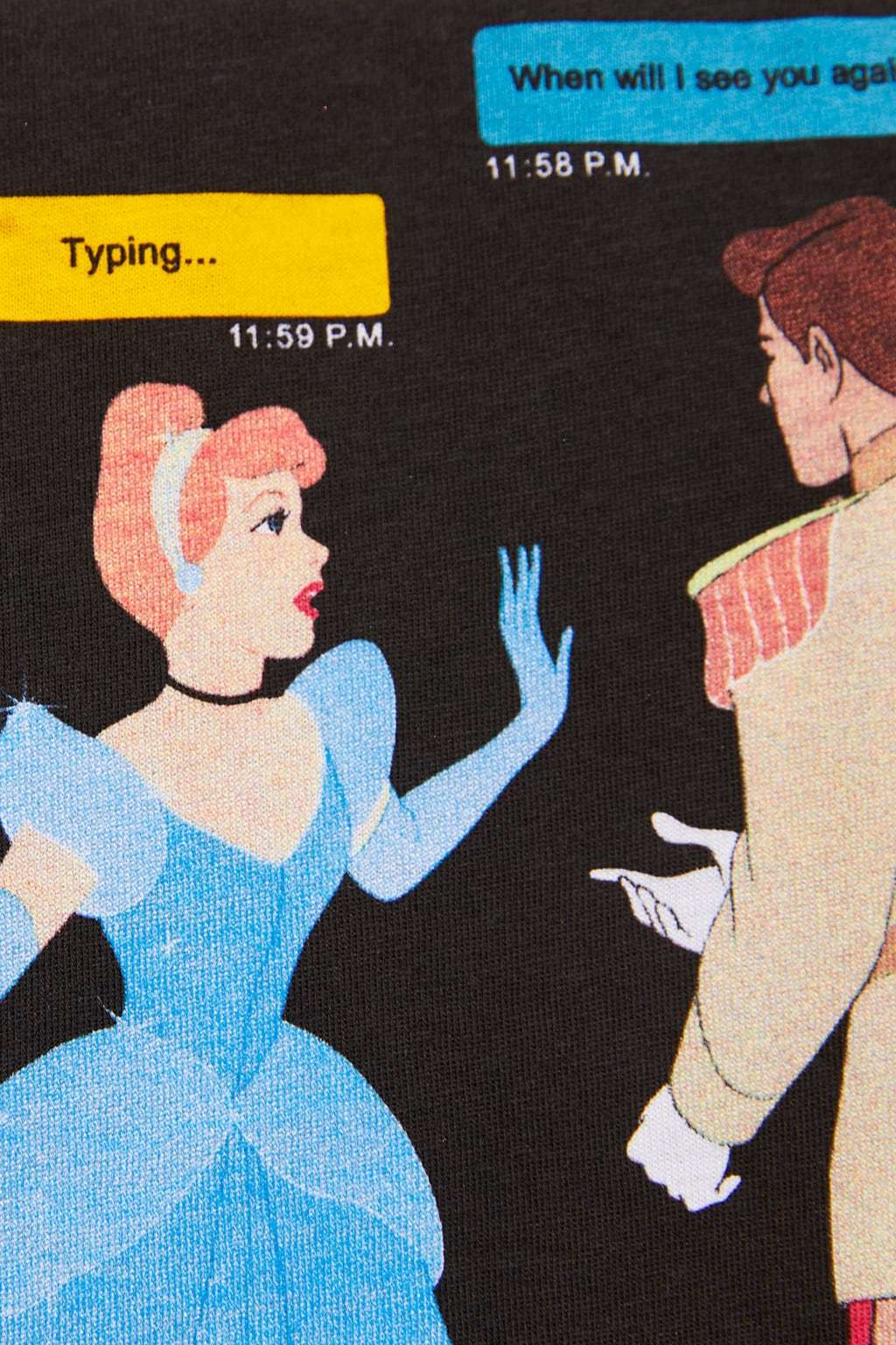 优衣库与kaws联名t恤 (优衣库kaws联名t恤图片)