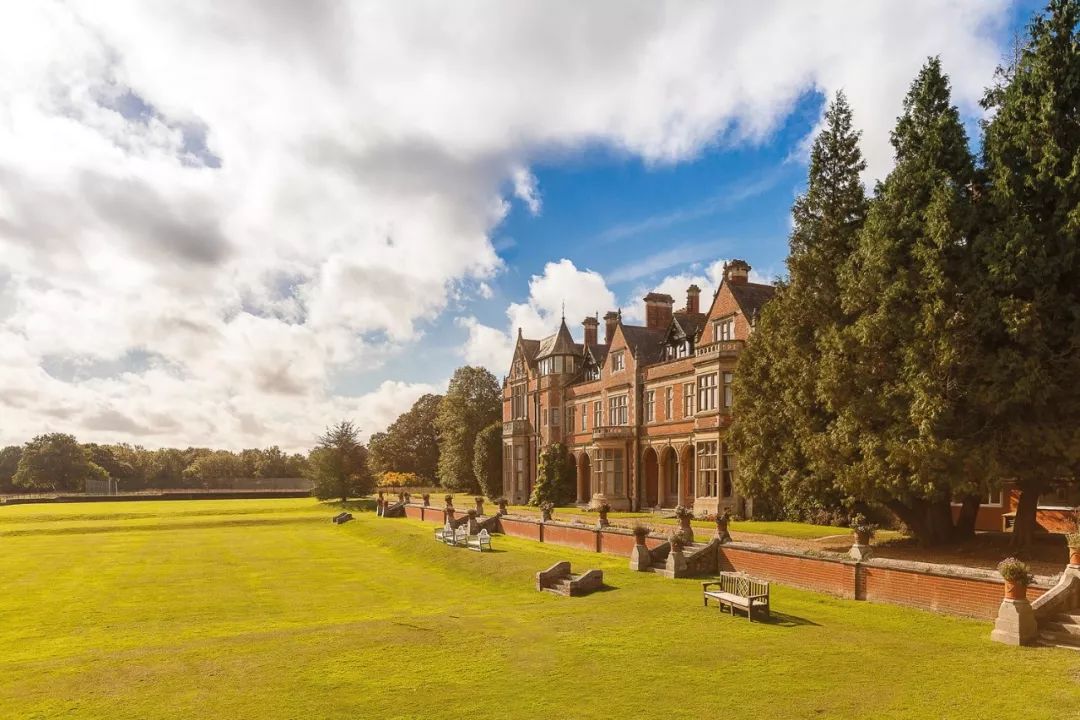 萨里沃特福德主教练,萨里郡大学