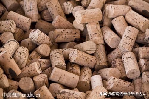 木塞和螺旋盖的区别,葡萄酒木塞和旋转盖的区别