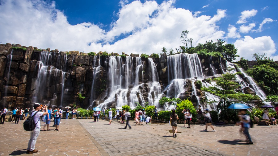 华侨城瀑布酒店房+餐+票，全部只要499！景区VIP通道免排队等你来