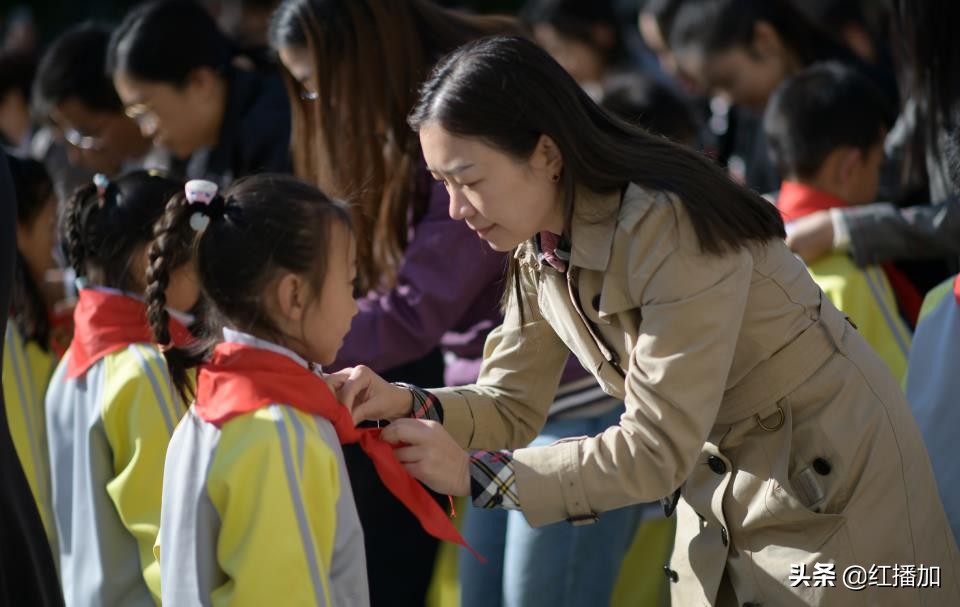 少先队员参加少先队活动感受,小学少先队员入队活动