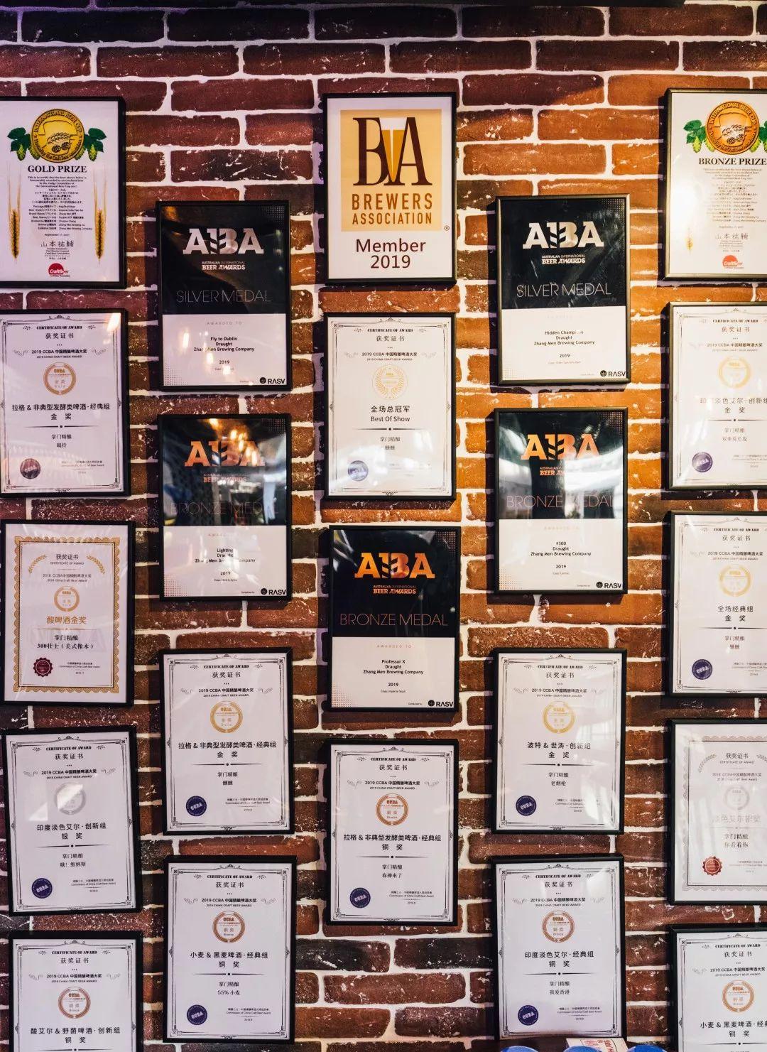 外国人喝中国精酿,泥煤味精酿