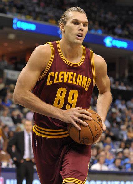 冷门的球星球衣,阿泰湖人球衣号码