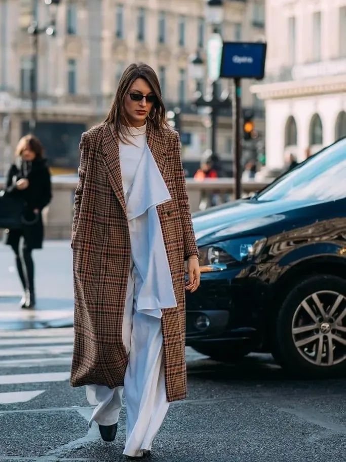 墨绿色格纹大衣怎样搭配好看,短款格纹毛呢大衣的搭配方法