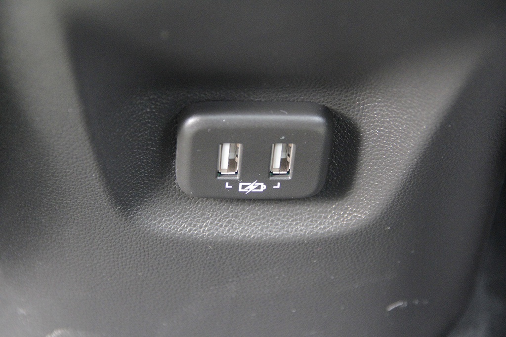 一台可以给你推背感的纯电小车,一辆让你骑着有幸福感的车子