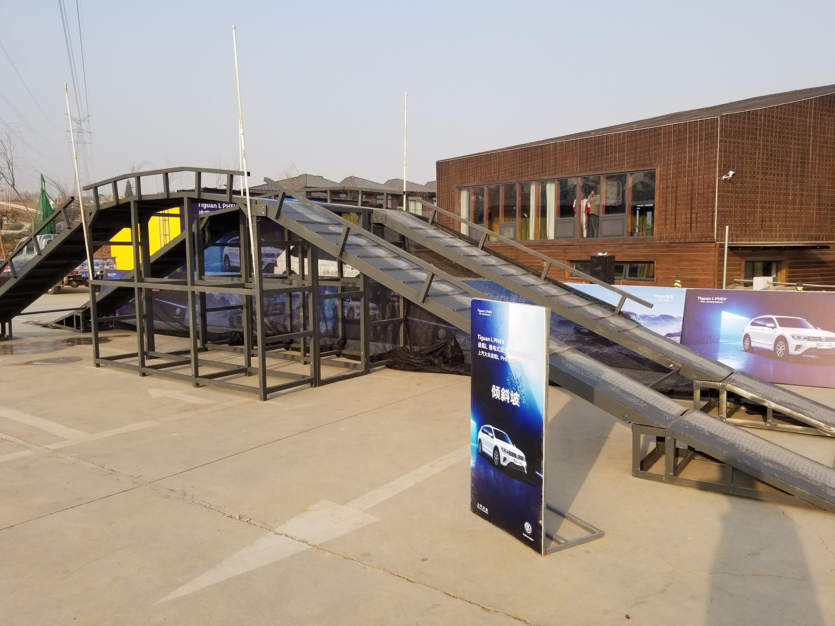 娣卞叆鐢伴棿鍦板ご杩藉璇椾笌杩滄柟,澶т紬鎺㈠渤suv