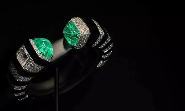 为什么卡地亚的价格比蒂芙尼高？原来和品牌因素有关，看完秒懂！