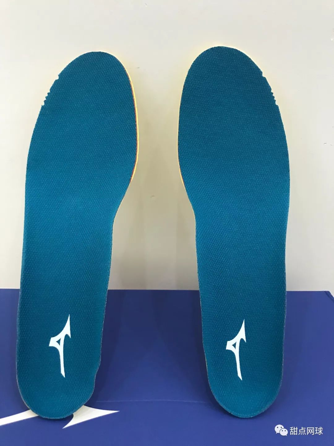 美津浓足球鞋wave系列评测,美津浓waveup足球鞋开箱测评