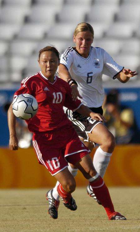 中国女足进球庆祝动作,中国女足65分钟进球