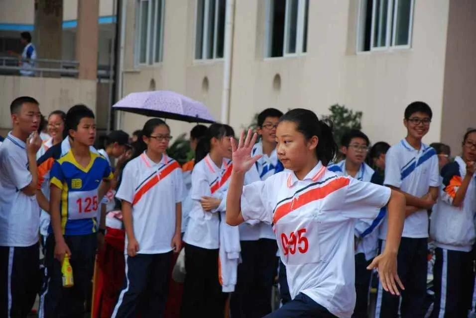 舟山定海教育丨「我和我的学生」书架角落的一朵“小花”