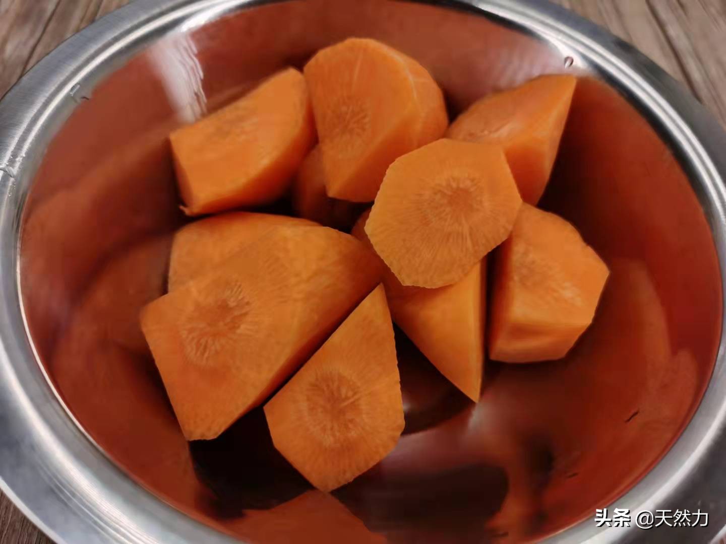 广东板栗骨头汤的做法,排骨靓汤家常煲汤大全