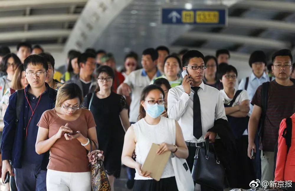 在穷困潦倒面前一文不值,拼多多是贫民窟的福音吗