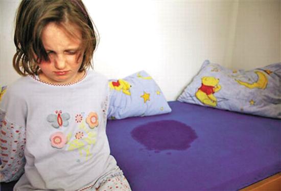 小孩子总是担心尿床怎么安抚,孩子突然尿床怎么缓解尴尬