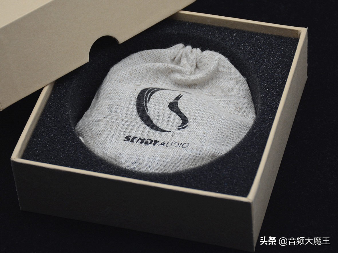 SendyAudio黑美人Aiva开箱篇：木匠与美人