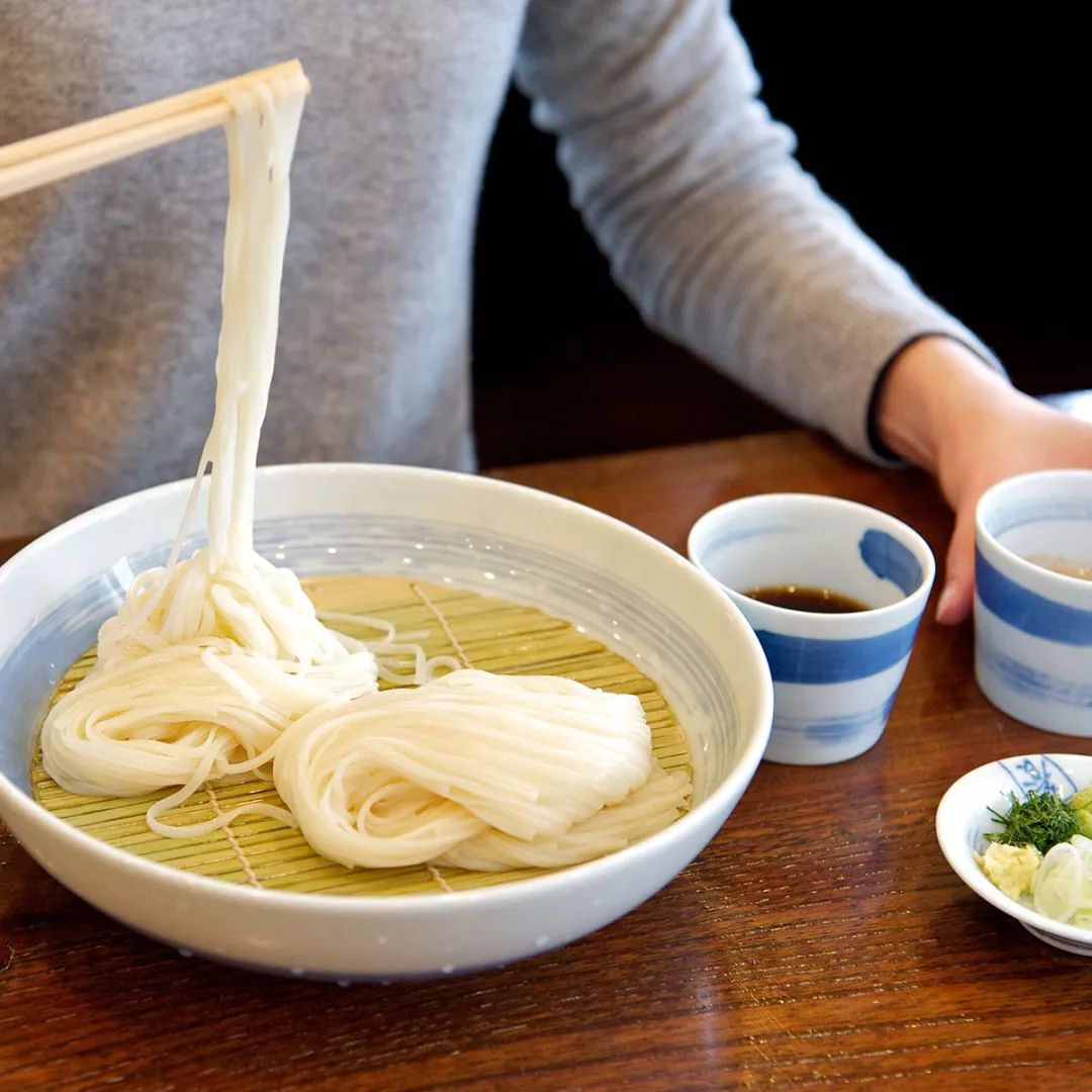 她是日本平安时代第一美人，家乡的火车和大米都以她的名字命名