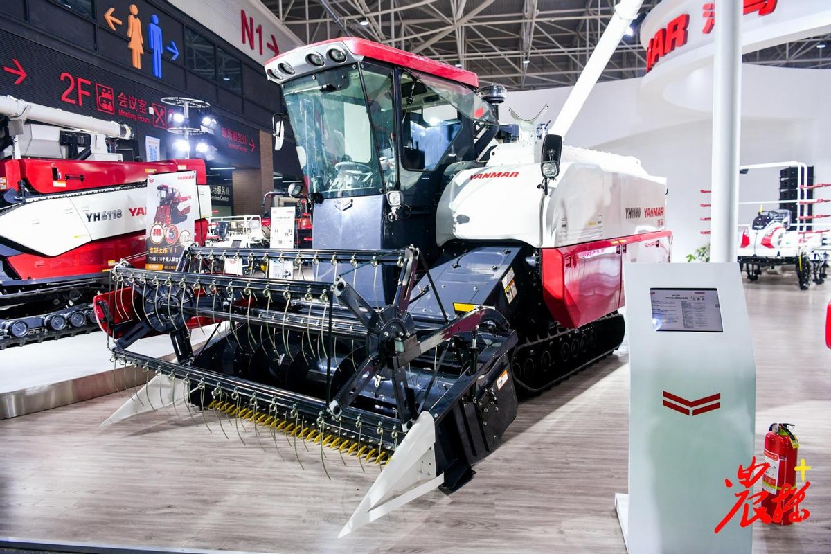 最先进的履带联合收割机多少钱,国际收割机