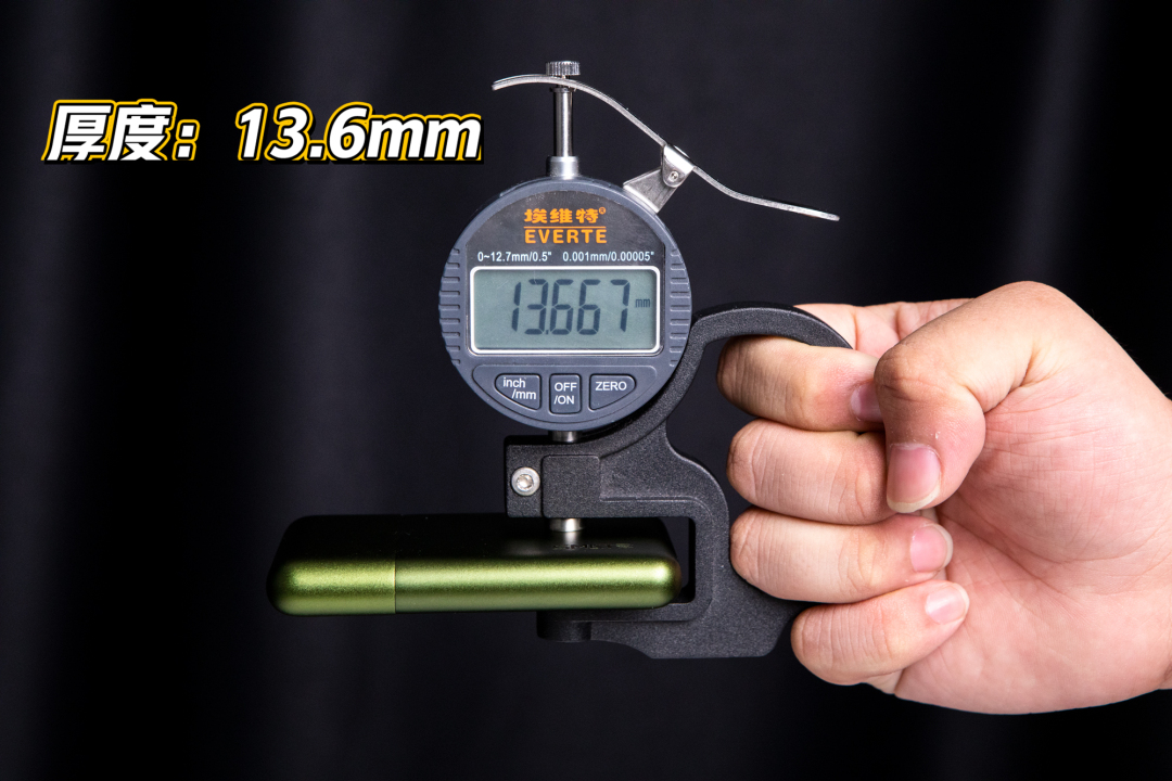 装进钱包的卡片式剃须刀，日本武士刀材质，0.05mm超薄刀网