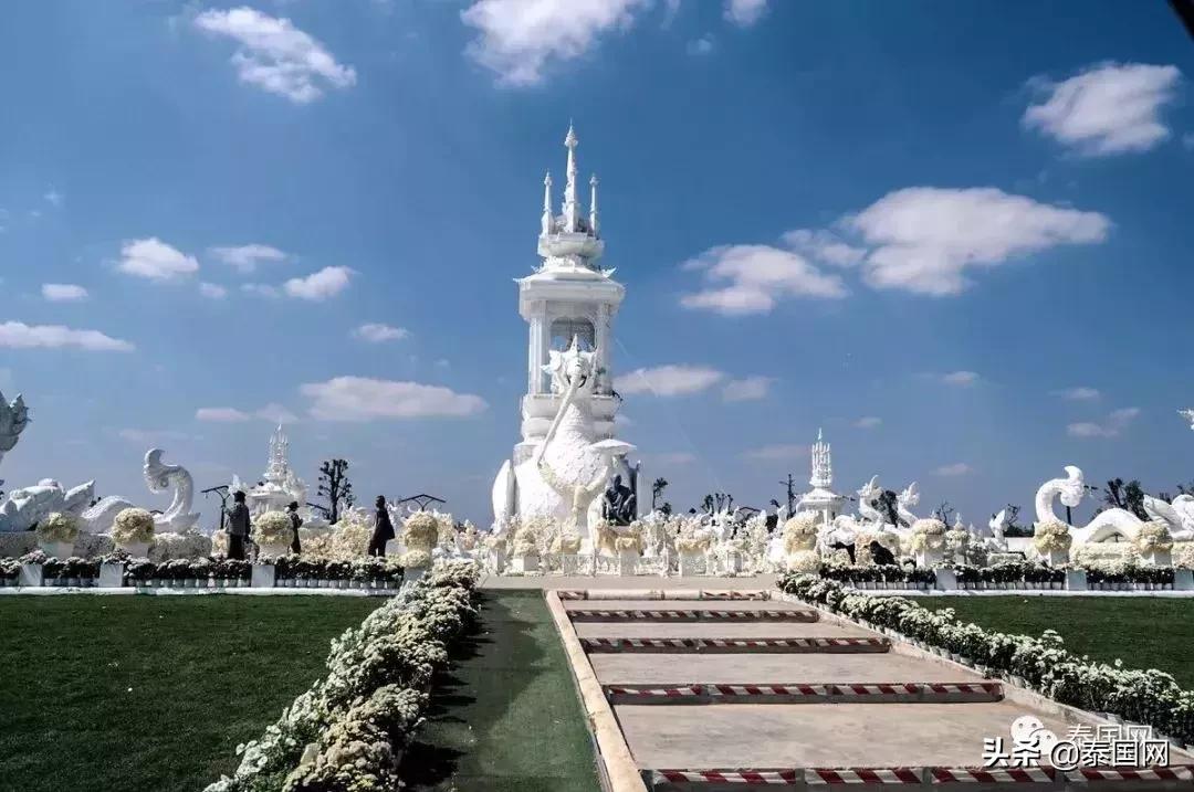 这名一生捐款60亿的高僧走了，曾救人无数，泰王也向他下跪……