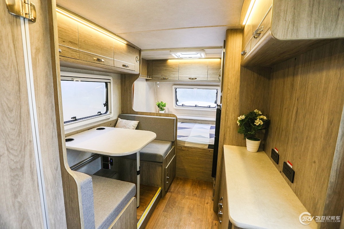 房车价格5-10万元拖挂式房车,房车价格5-10万元7米拖挂房车