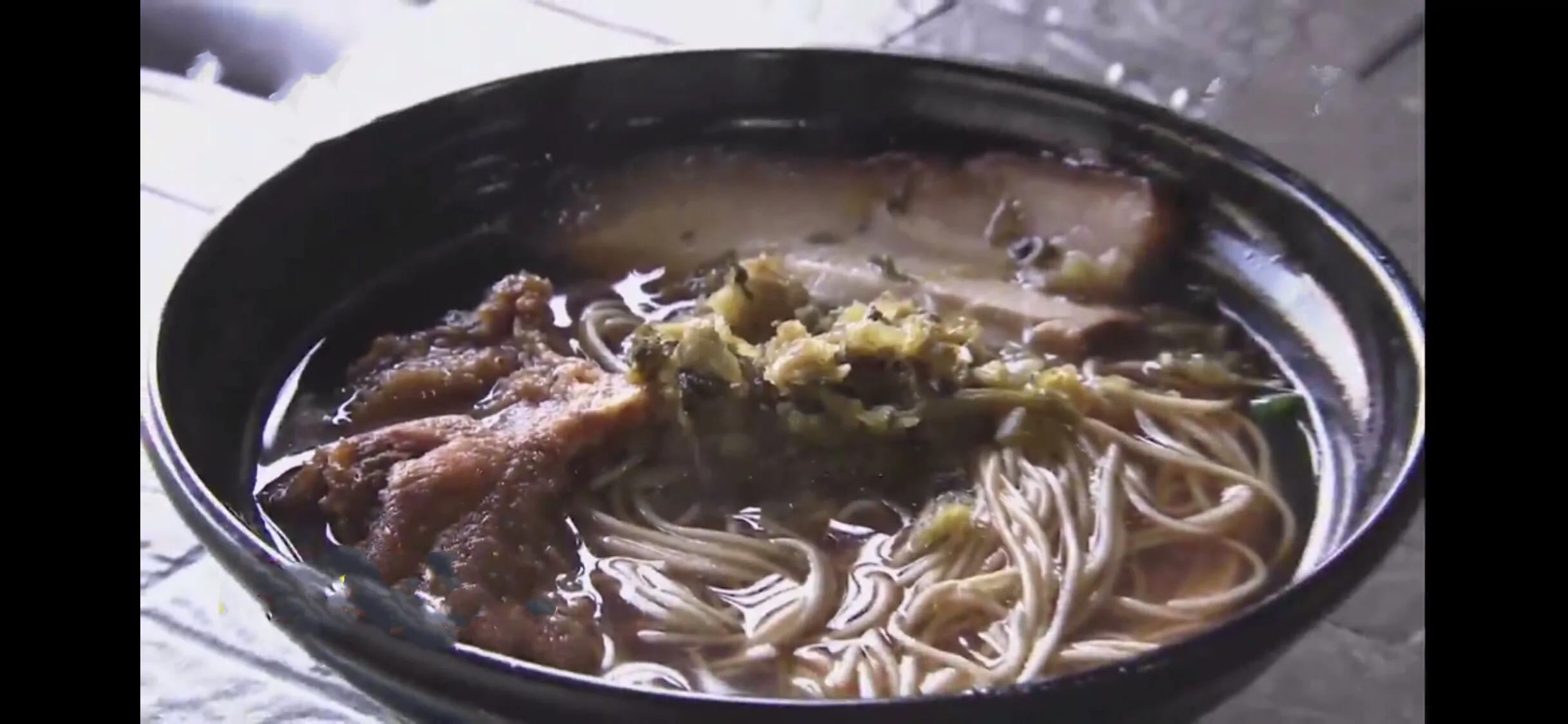 小镇，一碗面年入30万，一块糕年销售额上百万，它胜在何处？