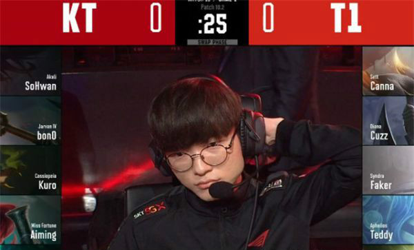 严君泽当uzi的辅助我也行,uzi小虎二打五严君泽反应