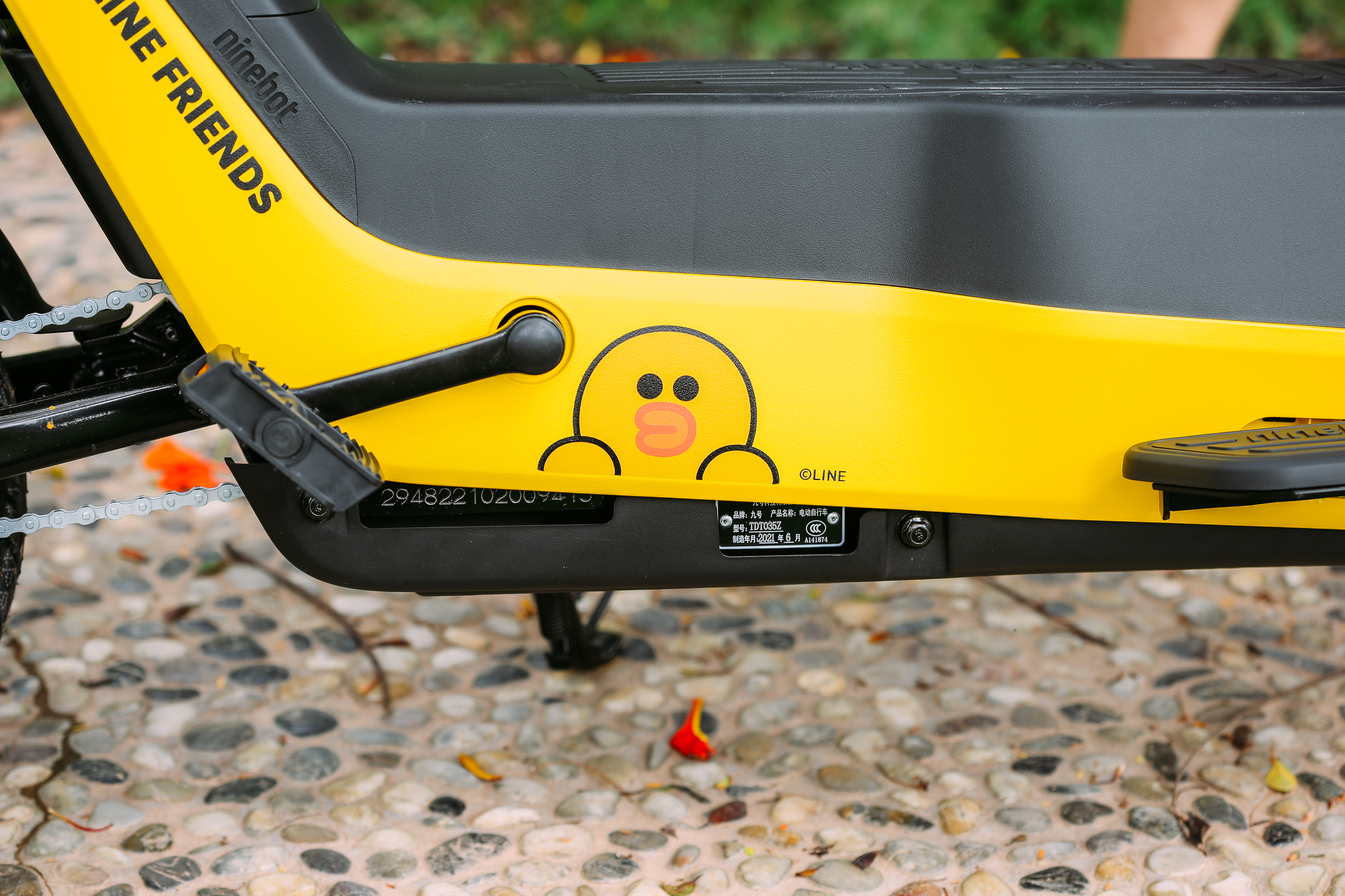 九号电动车新linefriends联名款,九号电动车a40缺点