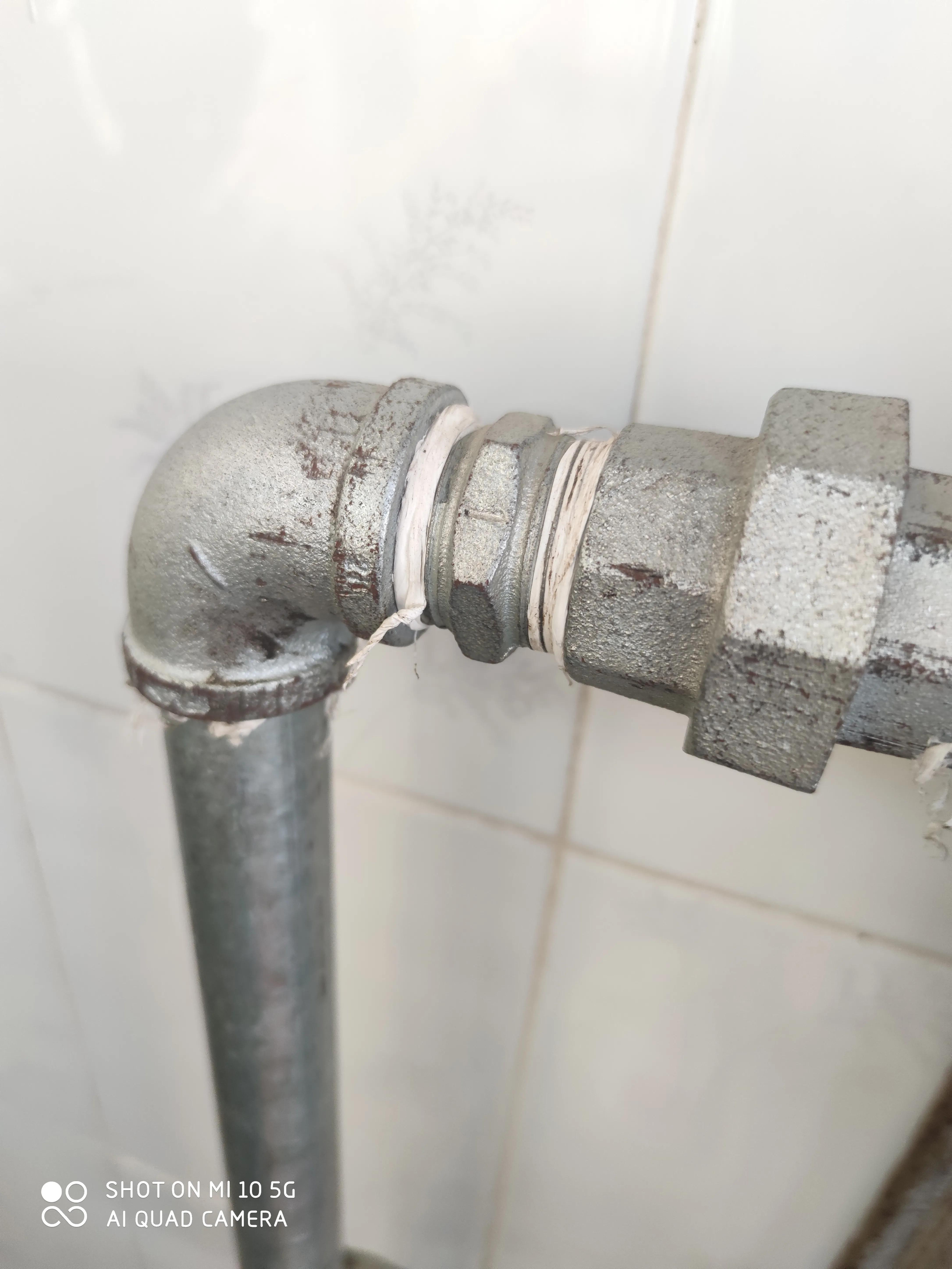 家里暖气一个热一个不热怎么回事,济南暖气不热24小时维修