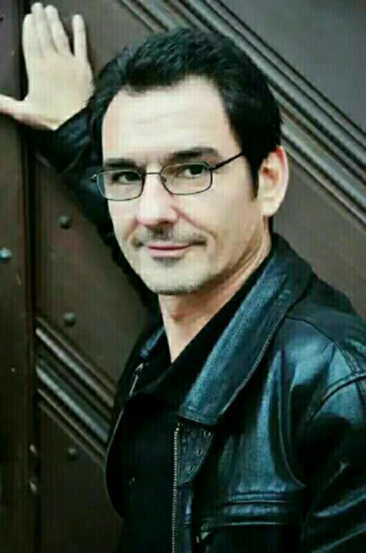 柏林艾斯勒音乐学院中提琴教授,柏林汉斯艾斯勒指挥