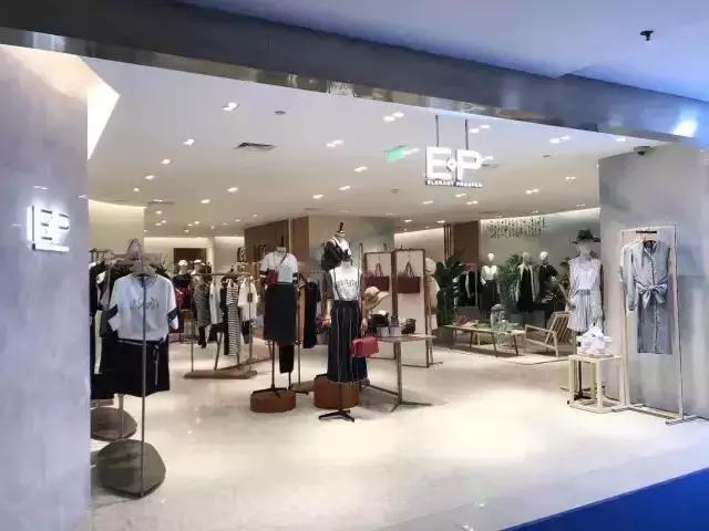 国产女装黑马，5000一件还遭疯抢！全凭这点做得好！