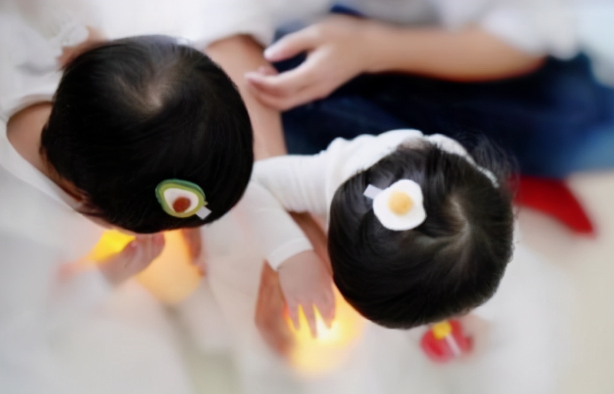 谢娜晒女儿给的礼物,谢娜日常晒娃