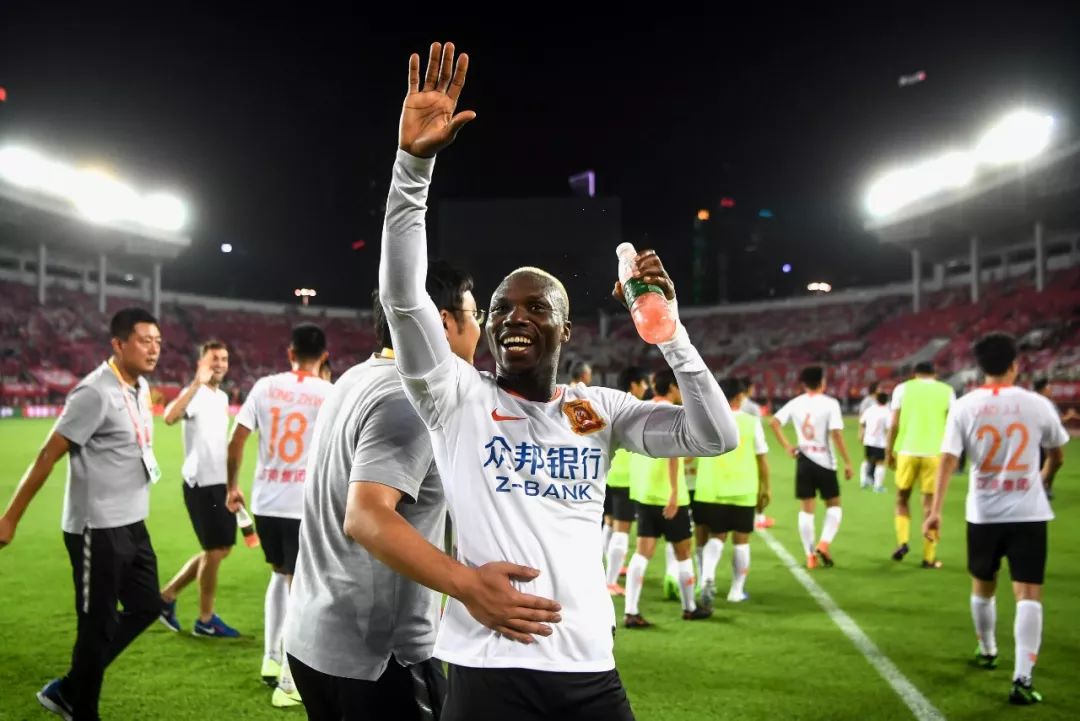 众志成城抗击疫情视频,广州恒大淘宝客场挑战武汉卓尔