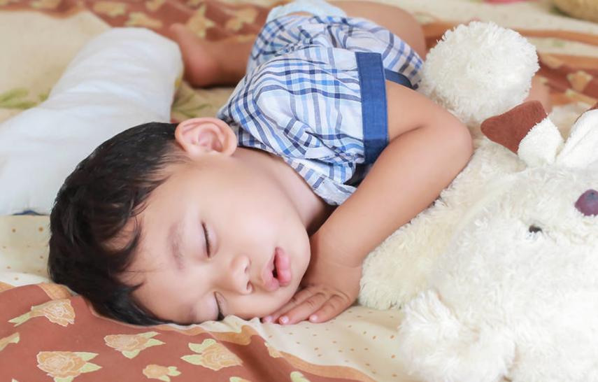 婴儿如何解决落地醒,婴儿落地醒怎么哄睡