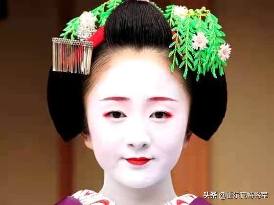 10种美妆变化史 (女性化妆为什么那么流行)