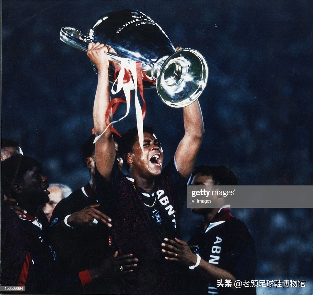 踢翻米兰王朝的贾府少年，身背“杀人犯、强奸犯”恶名的荷兰锋霸