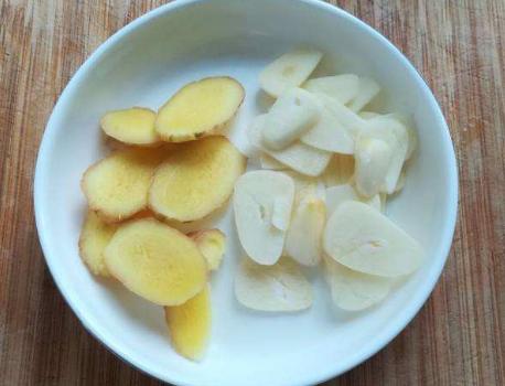 整只鸡风干盐焗鸡正宗做法,传统盐焗鸡做法咸香美味