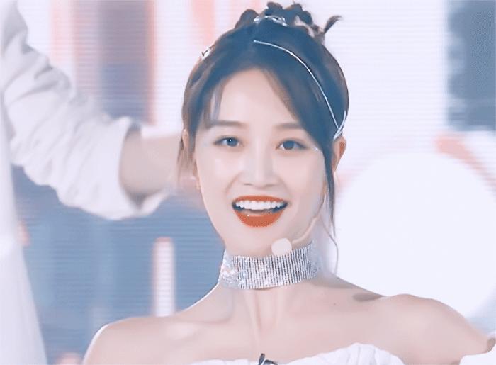 蓝盈莹马丁靴穿搭,蓝盈莹时间都知道穿搭