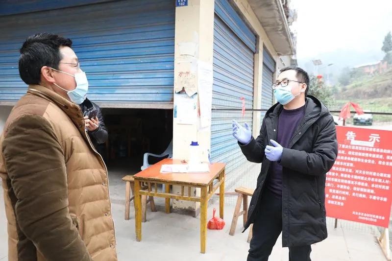 驻村工作队抗疫战贫两不误,走进一线战胜疫情