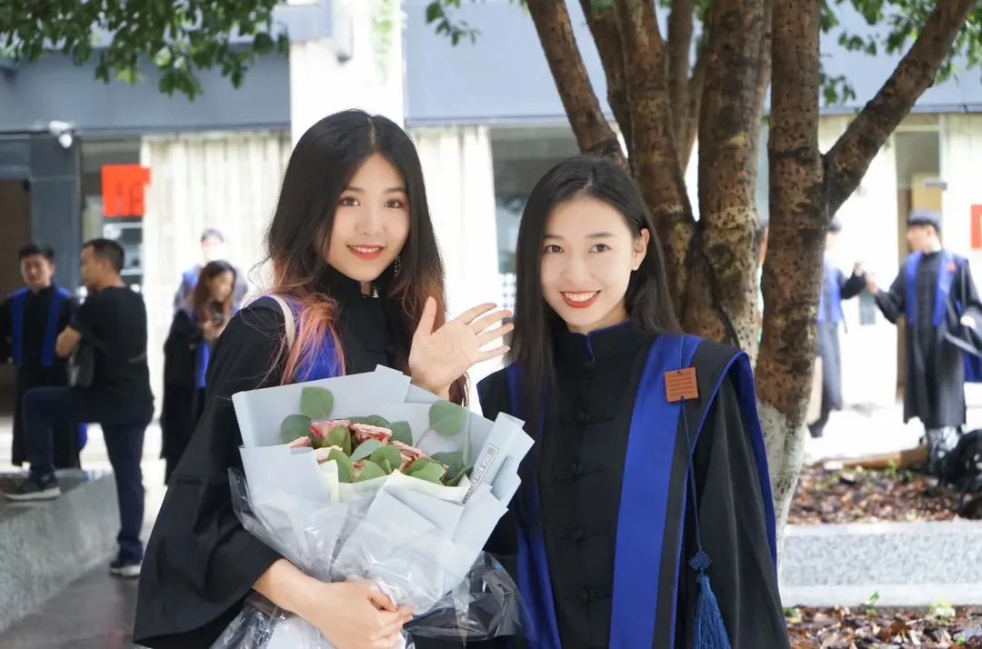 美院中国风学士服,九大美术学院学士服