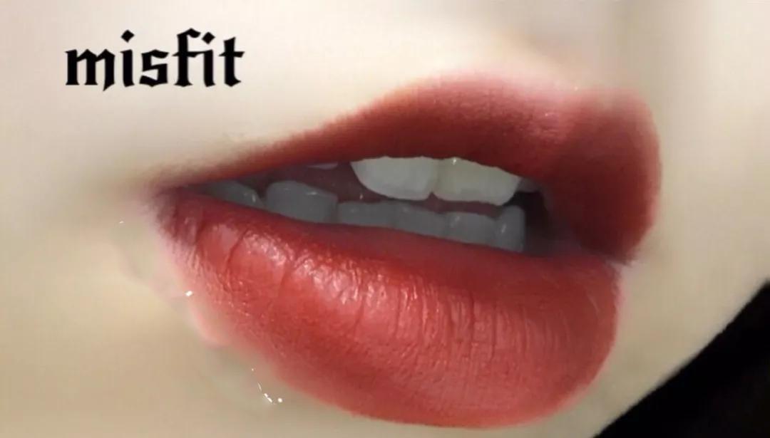 哪款口红显白又好用又持久,秋天好看显白的口红