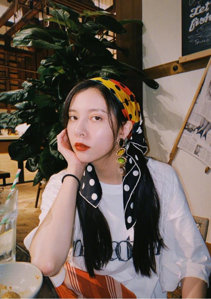 简单粗暴却满满时尚感的丝巾系法,丝巾的三种时尚系法小技巧