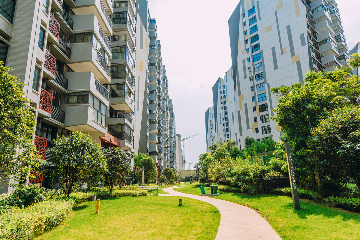 100万房子都降价了还是卖不出去,贷款买房房价跌了银行要求还款