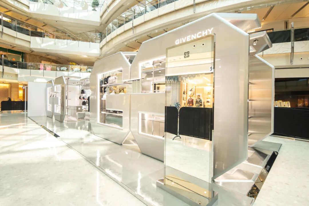 乃万曾可妮直播,纪梵希女包值钱吗