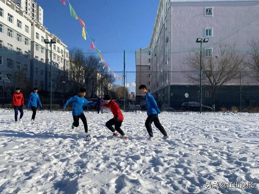 真会玩！不一样的足球赛，他们玩嗨了……