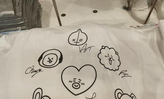 优衣库重磅t恤,优衣库xkaws联名衣服