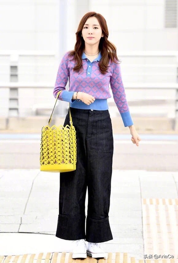 furla白色水桶包李沁同款,李沁高级感穿衣搭配