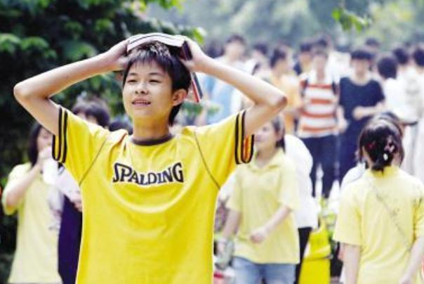 学生姓“郝”，老师上课不敢叫他名字，因为一叫班里可能就没人了