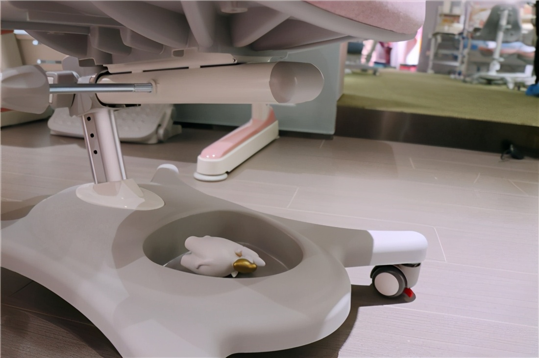 奋进星功能学习桌椅：为孩子的身体健康保驾护航