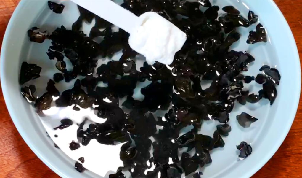 木耳切记不要用清水洗等于吃虫卵,木耳切记不要用清水泡